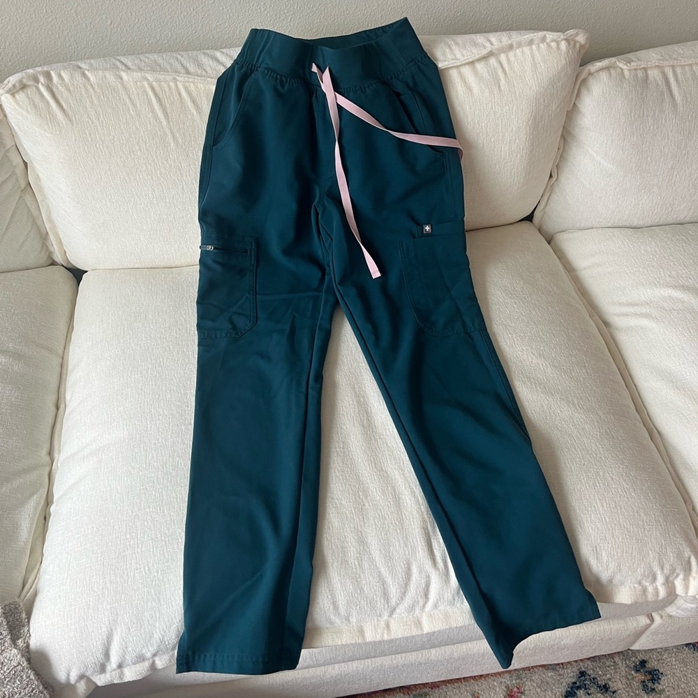 FIGS scrub pants: Yola skinny 2.0 - Caribbean blue, pink ties- xs